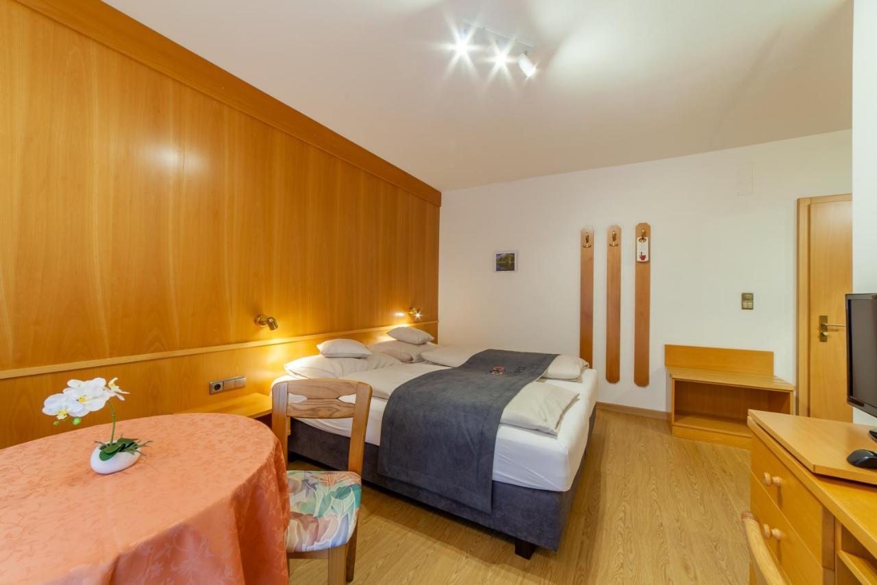 Fruehstuecks-Hotel Olympia Tirolo Exteriör bild